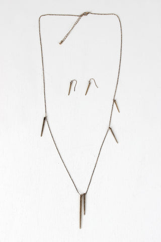 Simple Spikes Necklace